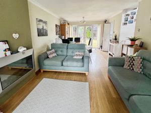 Lounge/Diner- click for photo gallery